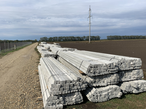 Столбы шпалерные бетонные